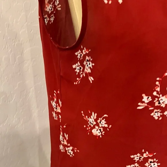 LOFT Burgundy Floral Sleeveless Top - Picture 5 of 5